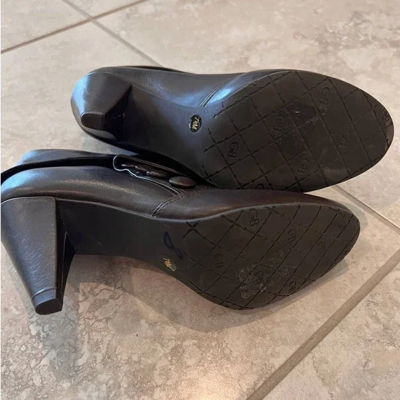 Gianni Bini Desiree cuffed button brown leather ankle boot - 7.5 M - Picture 2 of 6